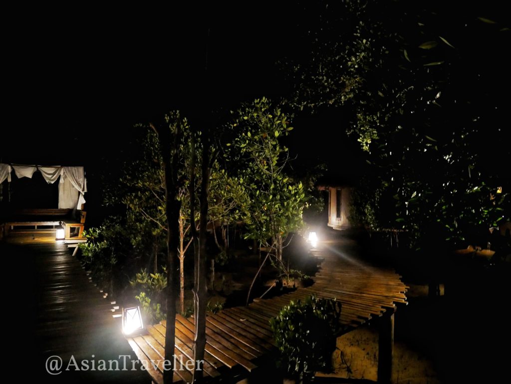 パヤム島モルディブホテルの夜の雰囲気