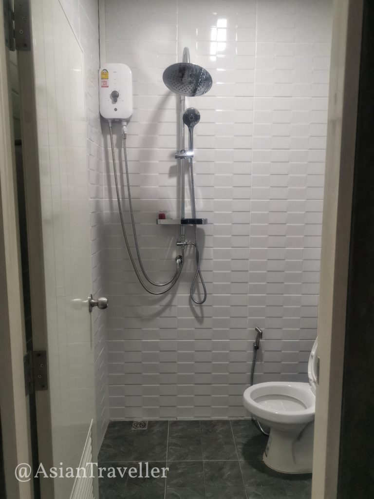 ラノーン市内の安いホテル キャスパー のトイレ