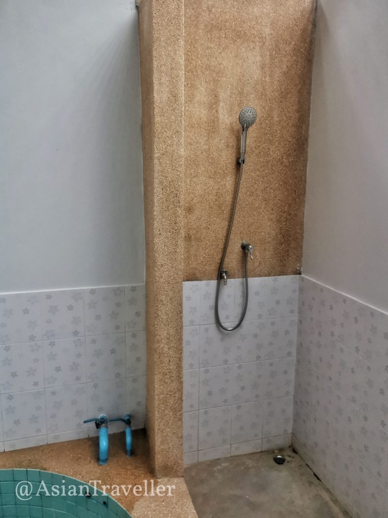 ラノーンのハジャイ温泉の個室シャワー