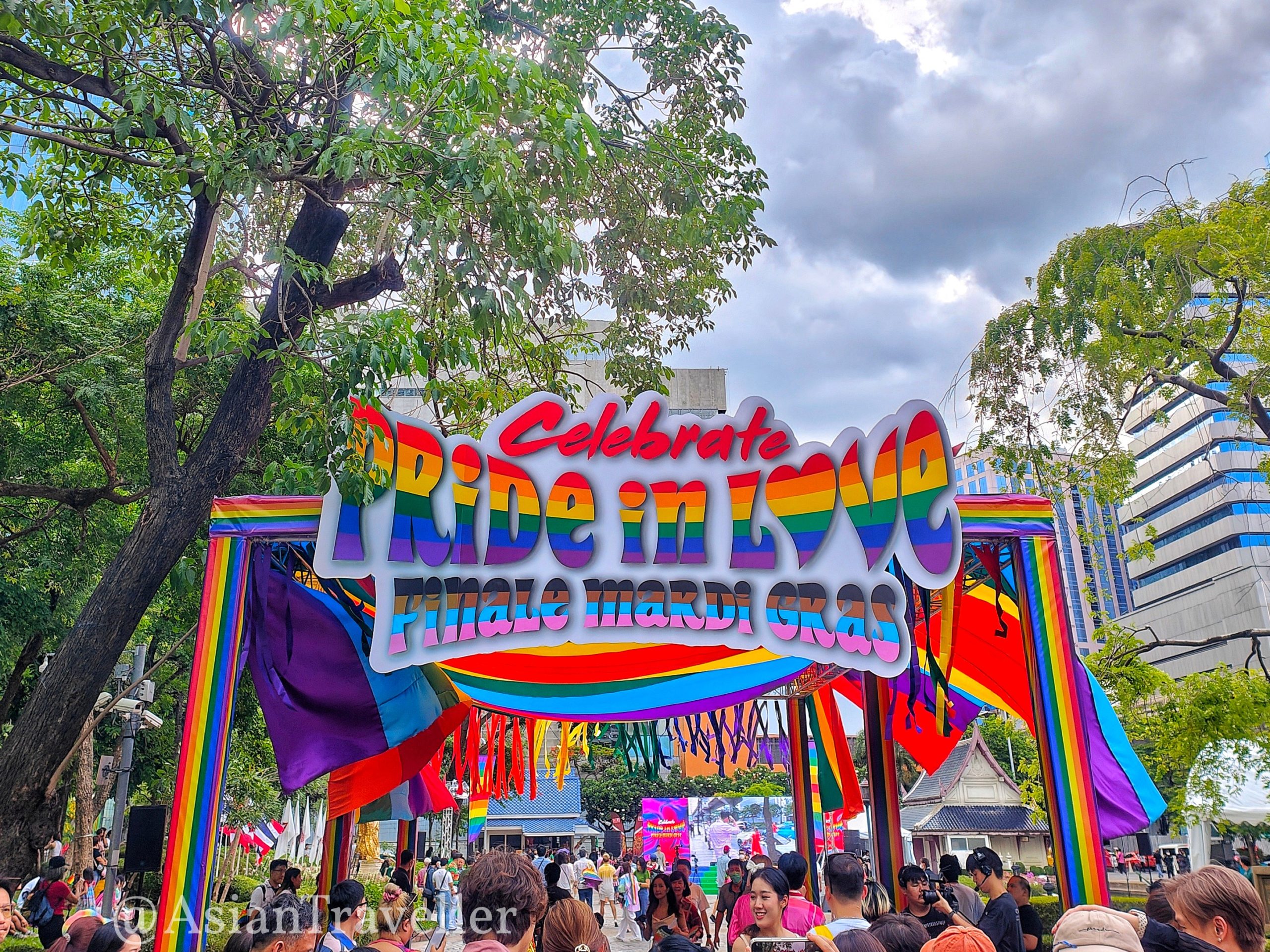 バンコクのLGBTQによるパレード Pride in Love