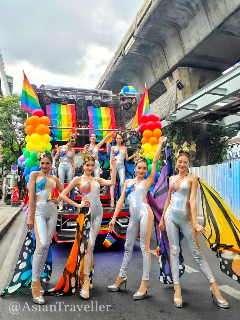 バンコクのトランスジェンダーパレード。パタヤ、ティファニーショーのニューハーフ