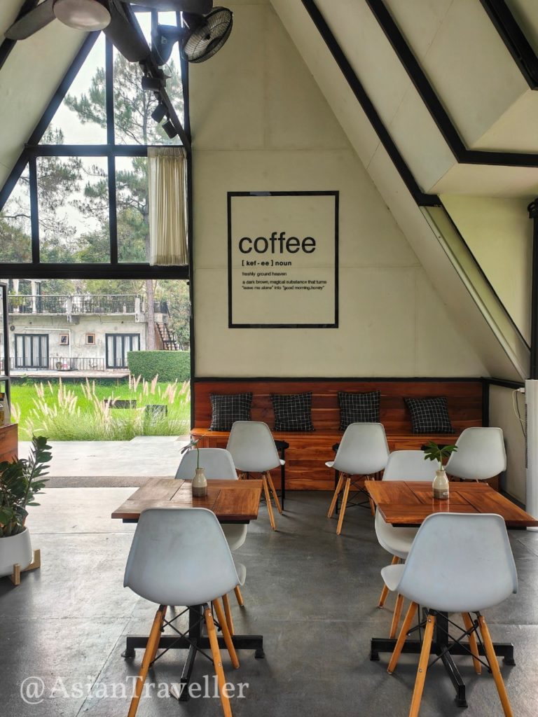 チェンライの穴場の田園カフェ・Cafe Listaの室内の雰囲気