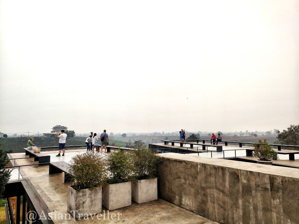 チェンライの茶畑カフェ・チュイフォンの屋上スペース