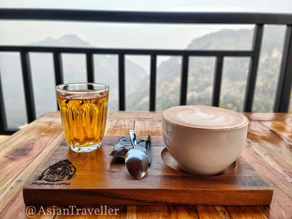 チェンマイの絶景が望めるカフェ、プーパーヒーカフェの美味しいコーヒー