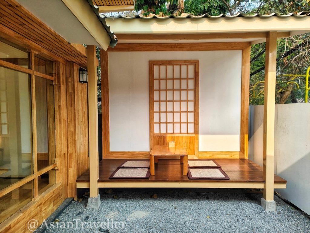 チェンライの京都市カフェの屋外和室