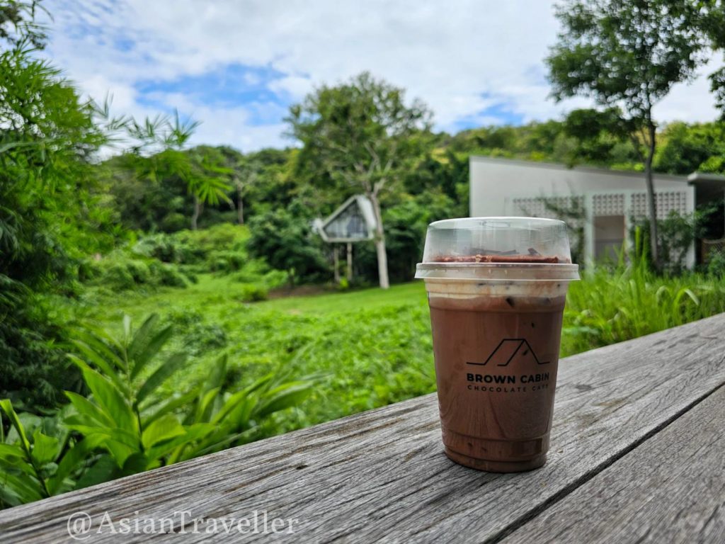 サメット島の人気カフェのチョコレートドリンク