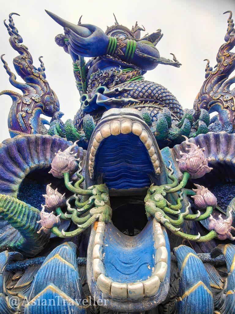 チェンライの青い寺、ワット・ロンスアテンの装飾