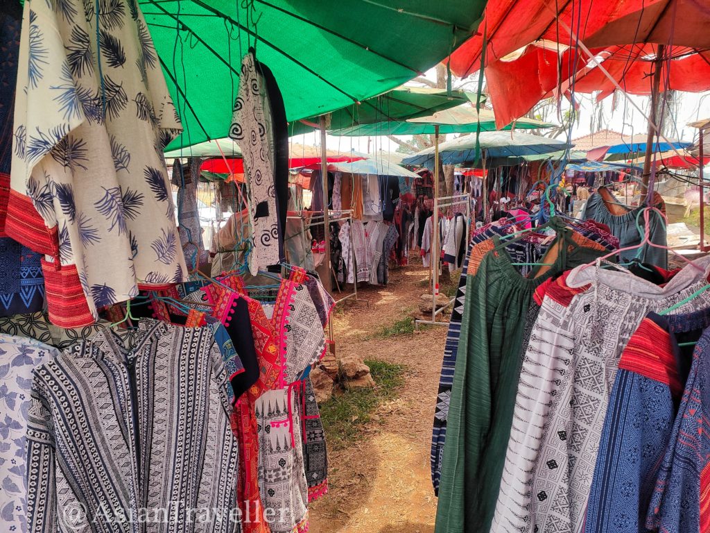チェンライ・メーサロンの民族衣装売り場