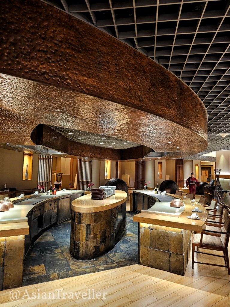 バンコクコンラッドの日本食「きさら」の鉄板焼きテーブル