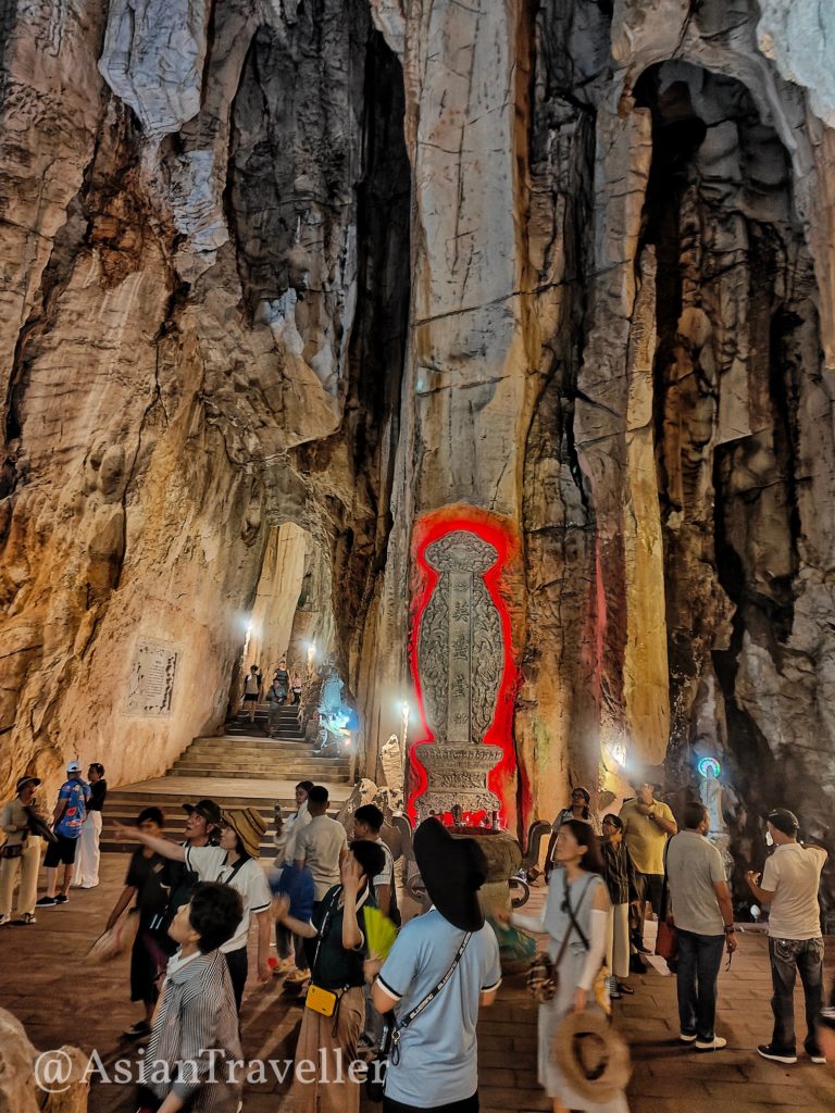 五行山（マーブルマウンテン）の洞窟内部